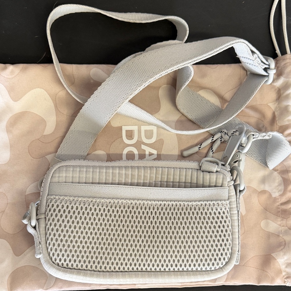 Dagne Dover Small Quilted Crossbody Bag in Light grey - Picture 4 of 7